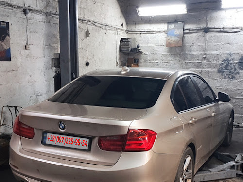 Замена сайлентблоков задних рычагов BMW 328i 2013 г.