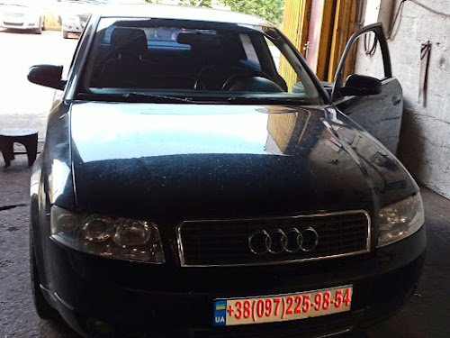 Замена блока термостата Audi A4 1.8 год выпуска 2003