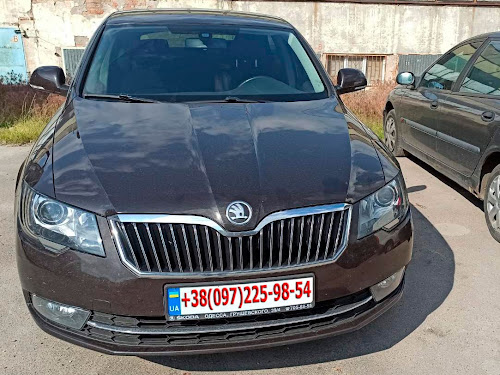 Замена передних стоек амортизаторов Skoda Superb 1.9 2014г