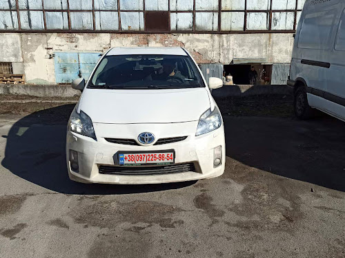 Заміна радіатора охолодження Toyota Prius 1.8 Hybrid 2010