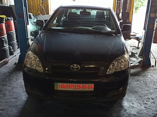 Заміна шарової опори передньої підвіски Toyota Corolla